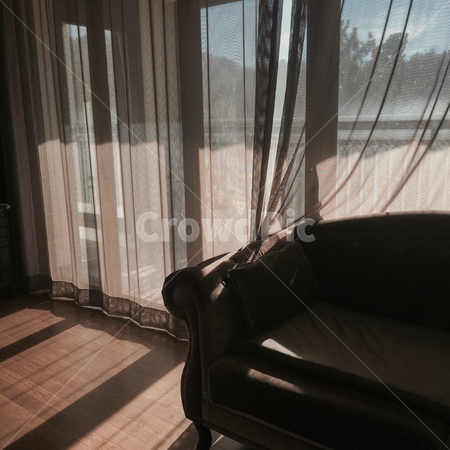 couch,침상,furniture,가구,flooring,바닥,wood,나무,hardwood,견목,인테리어,실내디자인,interior design