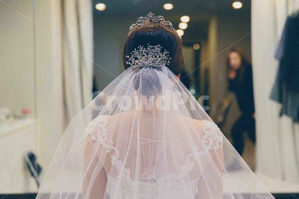 신부,결혼,부케,추억,사람,인간,여자,웨딩,축하,베일,뒷모습,행사,이벤트,wedding