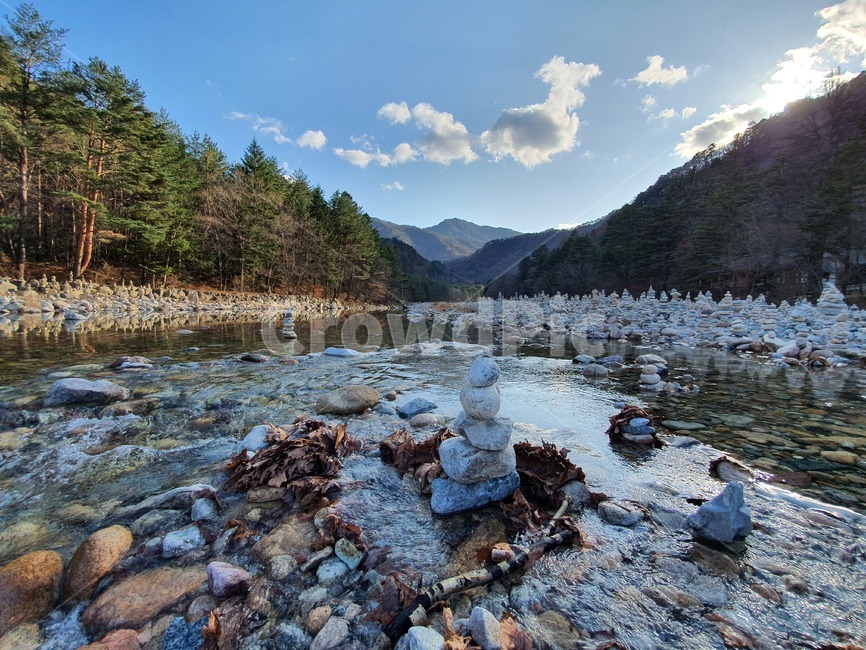 rubble,파편,nature,하천,자갈,백담사,절,temple,개울,산,stone,brook,돌,mountain,나무,tree,하늘,sky,구름,cloud,자연,풍경,nature,landscape,한국자연풍경,한국자연경관,korea nature landscape