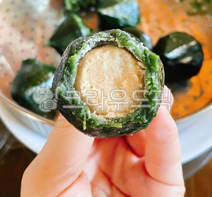 모시송편,송편,모시떡,떡,명절음식,명절,간식,후식,디저트,음식,요리,식사,식재료,먹방,인간,사람,인간손,사람손,모시송편소,신체부위,food,dish,cook,meal,dessert,human,person