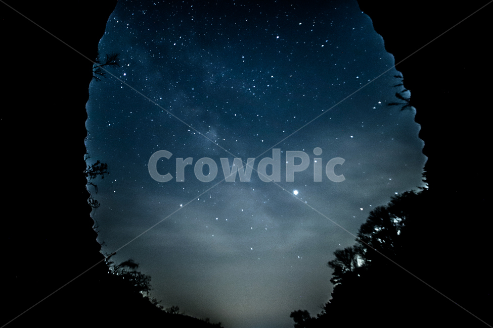 자연,outdoors,lighting,조명,은하수,galaxy,star,별,sky,하늘,손전등,flashlight,터널,자연,풍경,nature,landscape,옥외