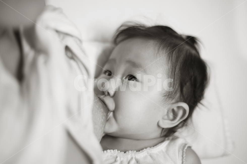 모유,모유수유,교감,행복,아기,맘마,사람,인물,인간,human,person,가족,패밀리,family,영유아,아기,애기,아이,infants,baby,흑백,모노톤,monochrome,black and white