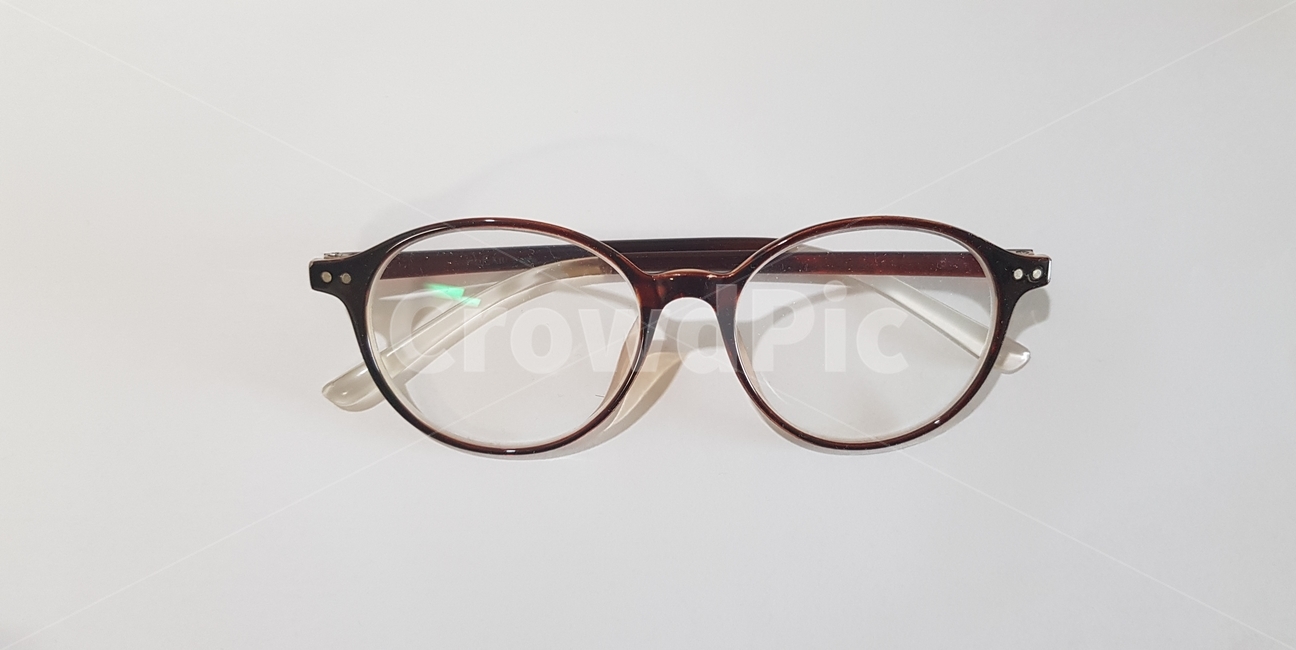 glasses,안경,accessory,부속품,플라스틱안경,뿔테안경,갈색안경