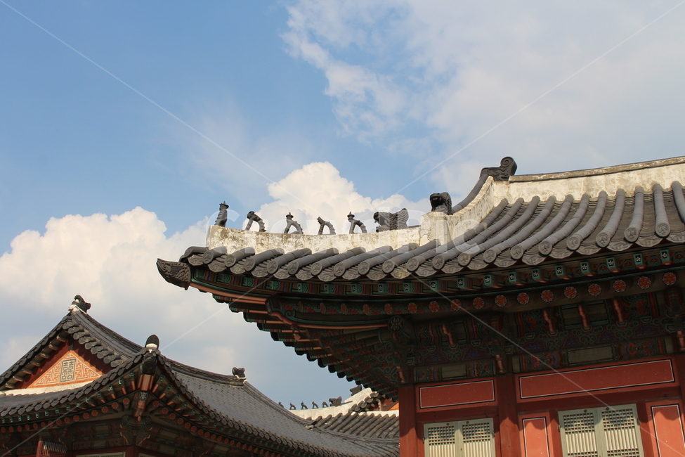 하늘,구름,창덕궁,전통,기와,마루,창,한국,자연,빛,천장,푸른,평화로운,지붕,한국전통,한국문화,korean traditional,korean culture,랜드마크,landmark,tourist attraction,한국랜드마크,한국관광지,한국명소,korea landmark,korea tourist attraction,건축물,건물외관,exterior,building,structure,architecture,construction