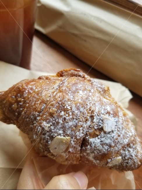 크로와상,아몬드크로와상,디저트,빵,간식,음식,식재료,요리,food,cook,meal,dishes,food reserves,빵,bread