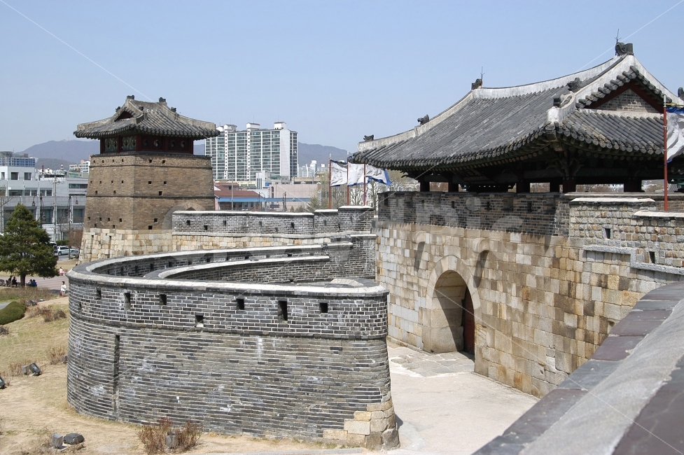 화서문,서북공심돈,수원화성,화성,성,성문,옹성,세계문화유산,성곽,건축,전통건축,전통건축물,한국,전통,한국전통,요새,한국전통,한국문화,korean traditional,korean culture,랜드마크,landmark,tourist attraction,한국랜드마크,한국관광지,한국명소,korea landmark,korea tourist attraction,건축물,건물외관,exterior,building,structure,architecture,construction