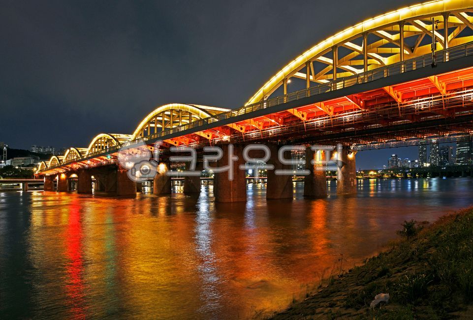 한강대교,보도교,한강다리,한강,한강야경,조명,반영