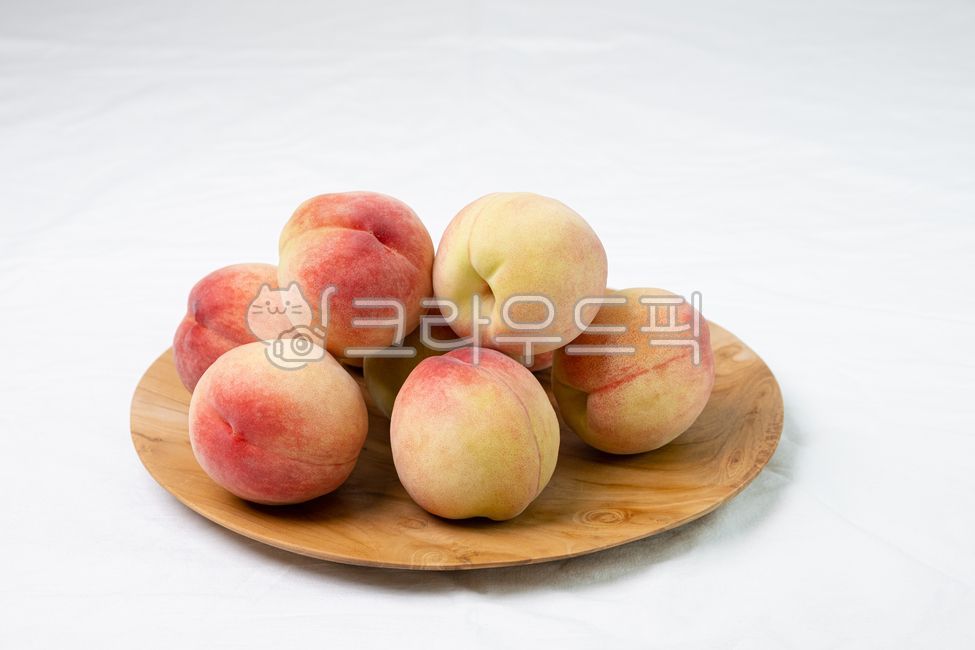 white peach,Fruit,fruit,peach,ingredients,fresh food,ecliptic peach,food