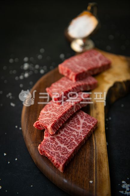 gift,studio,very,marbling,high protein,Directed cut,raw meat,beef,salchisal,premium,protein,diet,flower flesh,special part,wooden cutting board,close up,salt,banner,Korean beef,menu,dinner,food,Sirloin,1,vintage,meat