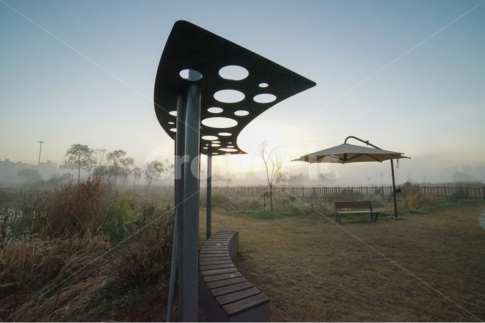 공원,쉼터,의자,파라솔,벤치,가을,안개,새벽,여명,자연,풍경,nature,landscape,bench