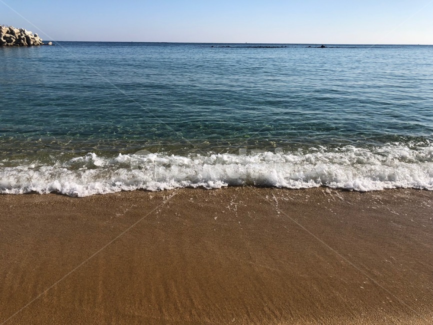바다,파도,수평선,시원,여름,백사장,푸른,거품,자연,nature,잔잔,갈색,파랑,흰색,하늘,sky,sea,seawaves,배경,풍경,화창