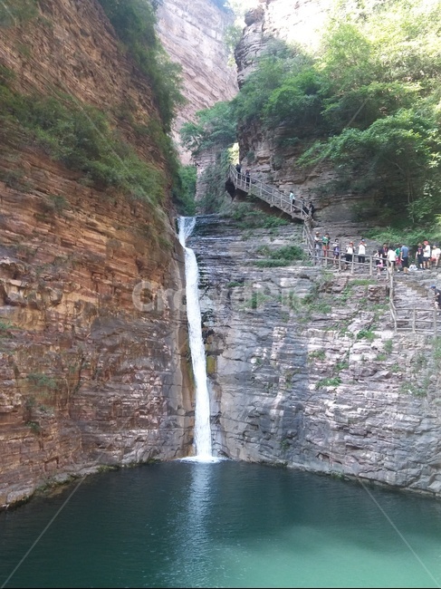 폭포,바위,물,나무,절벽,자연,풍경,nature,landscape,사람들,대중,군중,other people,crowd,outdoors,옥외,river,강,water