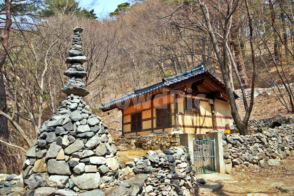 돌탑,양산,영축산,오두막,자연,돌,토담집,한국전통,한국문화,korean traditional,korean culture,건축물,건물외관,exterior,building,structure,architecture,construction