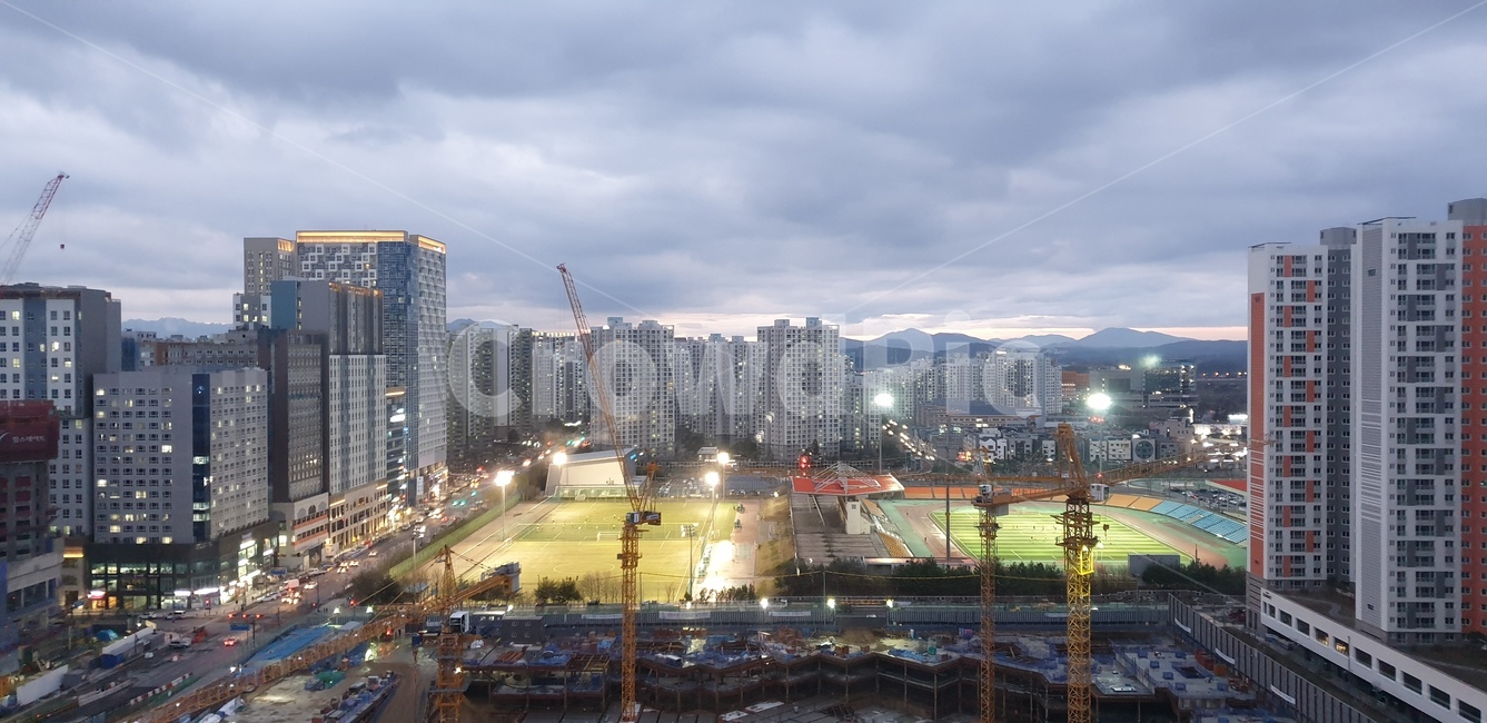 노을,도시,저녁,도시건설,축구장,야간축구장,구름,도시,풍경,city,landscape