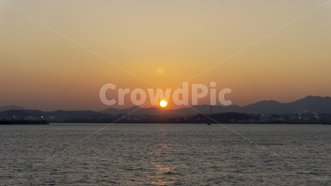 바다,구름,일몰,sunset,sea,clouds,blue,파랑,하늘색,하늘,선박,ship,자연,nature,햇빛,황혼,붉은하늘,새벽,나라