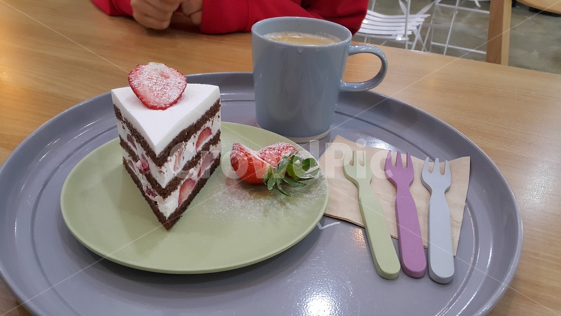 디저트,케이크,딸기,커피,플레이팅,desert,cake,strawberry,coffe,plate