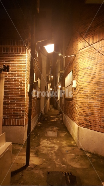 road,거리,통로,골목,밤,가로등,길,밤길,골목길,도로,urban,어반,town,도시,city,시티,street,building,건물,walkway,보도,path,brick,벽돌,야경,밤,풍경,nightscape,night,landscape,골목길,alley