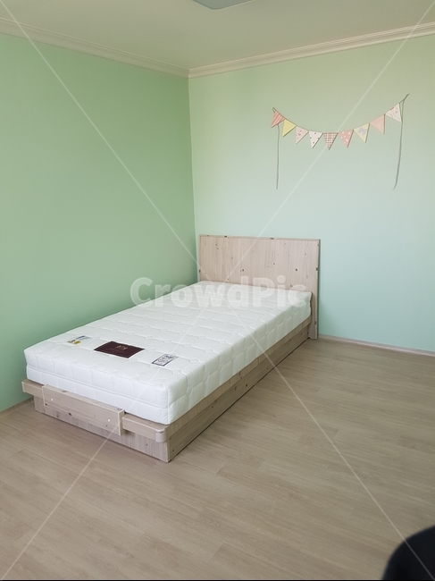 큰방,인테리어,침대,벽지,민트벽지,인테리어,실내디자인,interior design