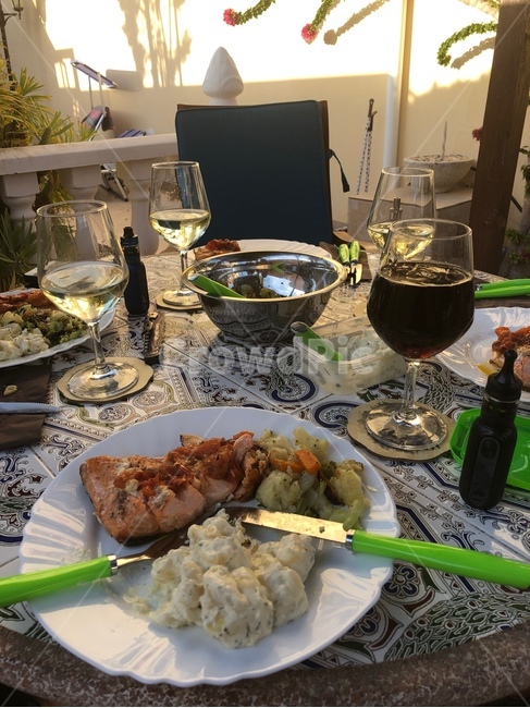 아늑함,휴식,식사,meal,dinner,lunch,cozy,wine,steak,dining,정찬,finedining,와인,하우스와인,housewine