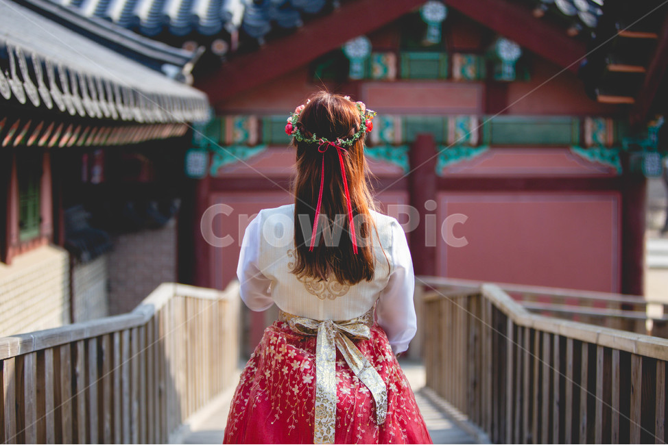 한복,창경궁,여성,여자,아름다운,봄,궁궐,궁전,전통,의상,복장,고운,규수,한국문화,한국전통,전통의상,사람,손,컬러,색감,뒷모습,연출,컨셉,female,landmarktouristattraction,koreantraditonal,hanbok,lady,concept,한복,한국전통의상,hanbok,korean traditional clothes,사람,인물,인간,human,person,여성,여자,woman,female,lady