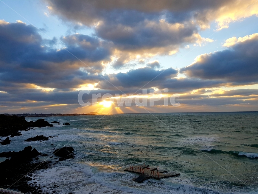 일출,일몰,석양,해돋이,해질녁,태양,sunrise,자연,풍경,nature,landscape,outdoors,옥외,dusk,황혼,sunset,sky,하늘,dawn,새벽,red sky,붉은 하늘,sunlight,햇빛