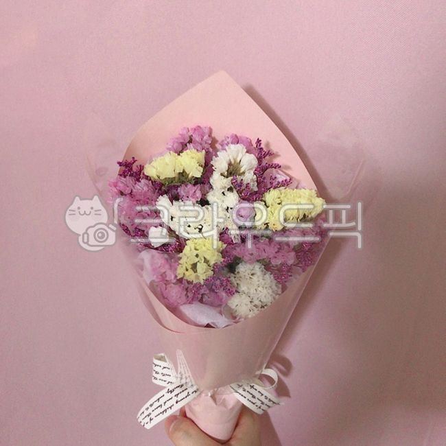 pink,yellow statis,blossom,yellow statice,bunch of statice,bouquet,flowerbouquet,pink flower,flower,statis,Statis bouquet,flowerarrangement,pink bouquet,plant,white statice,statice,white statis