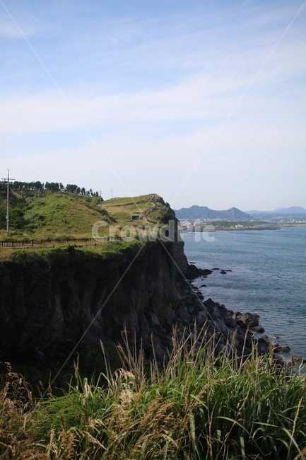 제주,제주도,산방산,바다,하늘,현무암,자연,풍경,nature,landscape,한국자연풍경,한국자연경관,korea nature landscape,제주도,jeju,jeju island,outdoors,옥외,promontory,곶,cliff,낭떠러지,land,땅