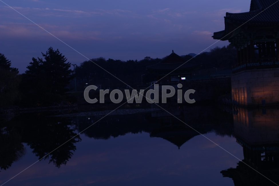 경주,안압지,야경,반영,역사,야경,밤,풍경,nightscape,night,landscape,한국전통,한국문화,korean traditional,korean culture,랜드마크,landmark,tourist attraction,한국랜드마크,한국관광지,한국명소,korea landmark,korea tourist attraction,architecture,건축물,building,건물