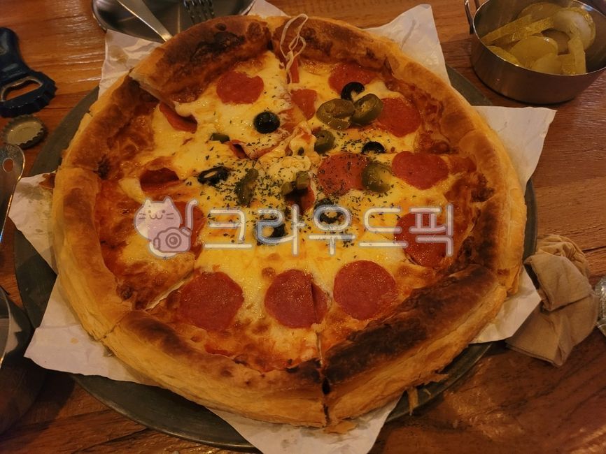 Italian,pizza,Italian cuisine,Pepperoni Pizza,food,Cheese Pizza