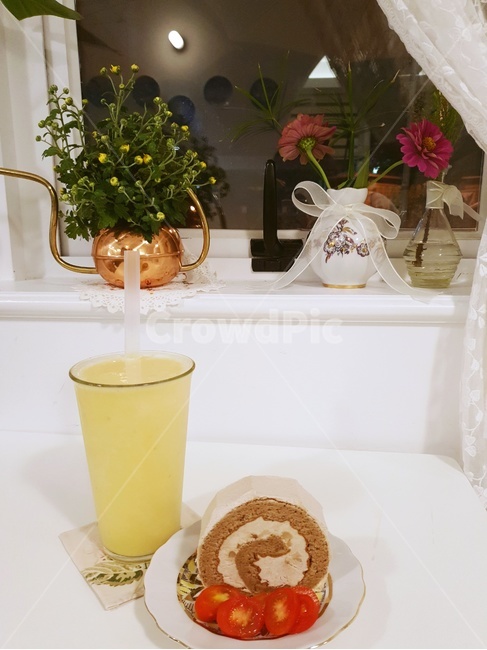 카페,주스,쥬스,롤케잌,카페인테리어,인테리어,예쁜카페,커피,카페장식,장식