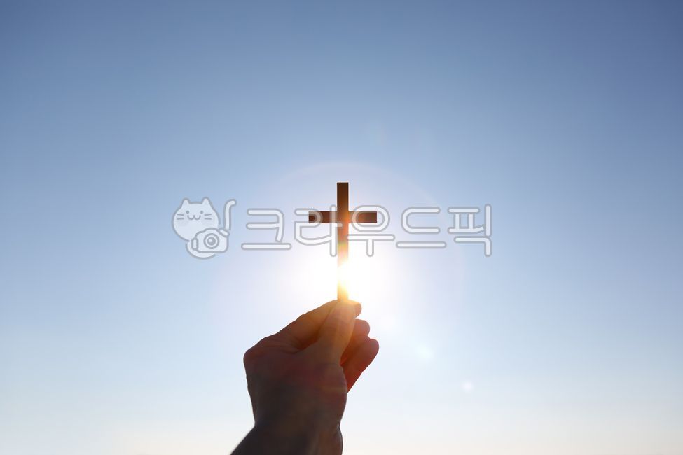 cross,hand,light,shining,jesus christ,sun,sky,blue,religion,rays,god,faith,belief,tree,church,holy,cathedral,christianity,catholicism,background,gospel,mission,worship,prayer,grace,holy spirit,blood,meditation,easter,silhouette,symbol,resurrection,bible,f