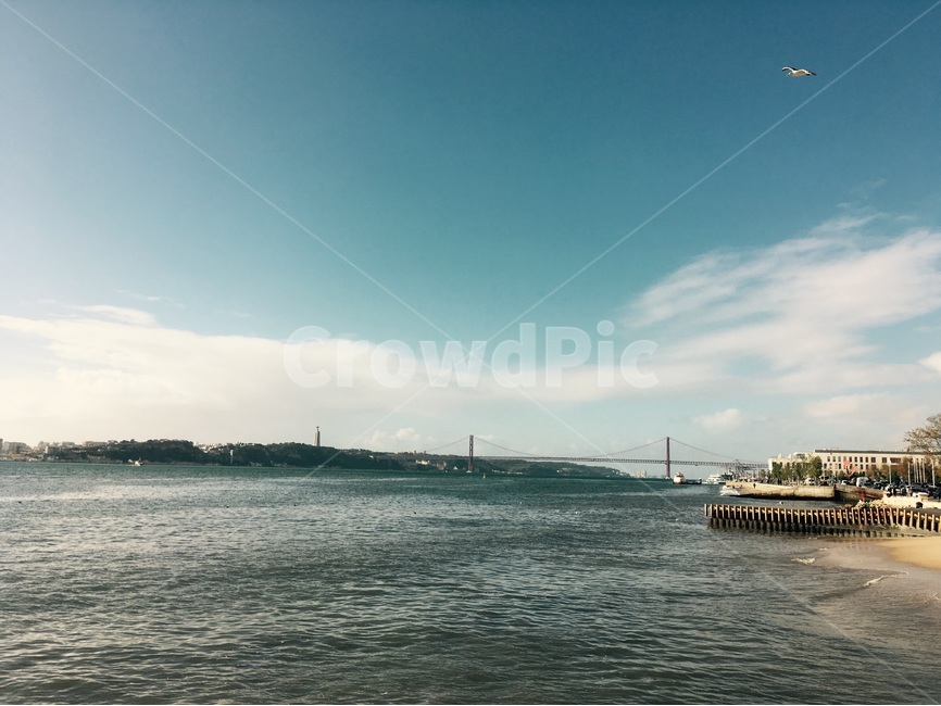 바다,갈매기,다리,맑은하늘,리스본,자연,풍경,nature,landscape,해외,외국,세계,foreign,oversea,world,세계자연풍경,해외자연풍경,외국자연풍경,world nature landscape,water,물,waterfront,워터 프론트