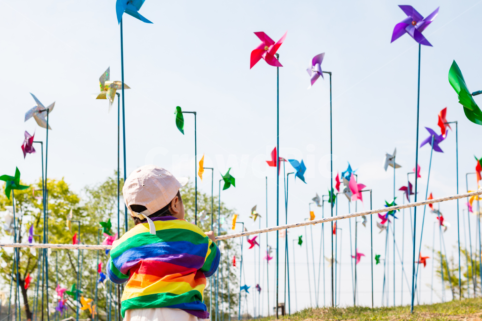 small,pinwheel,outing,Windy Hill,kid,bright,infant,scenery,cute,one year old,colors,vivid,spring,grass,hat,model,man,naughty,park,parenting,baby boy,spring outing,Baby,picnic,Pyeonghwa Nuri Park,outdoor,rainbow,childrens ship,person,Paju,family,colorful,I