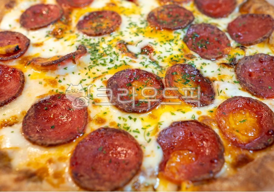 pizza,mozzarella cheese,Mozzarella,Pepperoni Pizza,pepperoni,Cheddar Cheese,cheese,Cheese Pizza