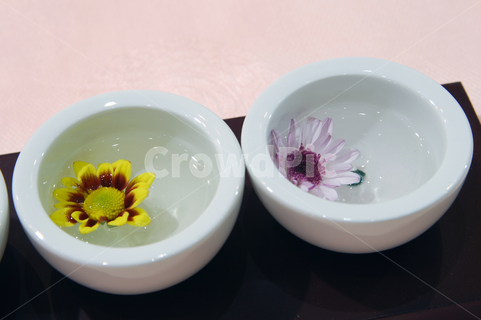 차,꽃,꽃차,국화차,국화,전통차,잔,찻잔,도자기,전통,한국,한국전통,오브젝트,꽃잎,꽃잎차,음식,음료,마실것,음료수,drink,beverage