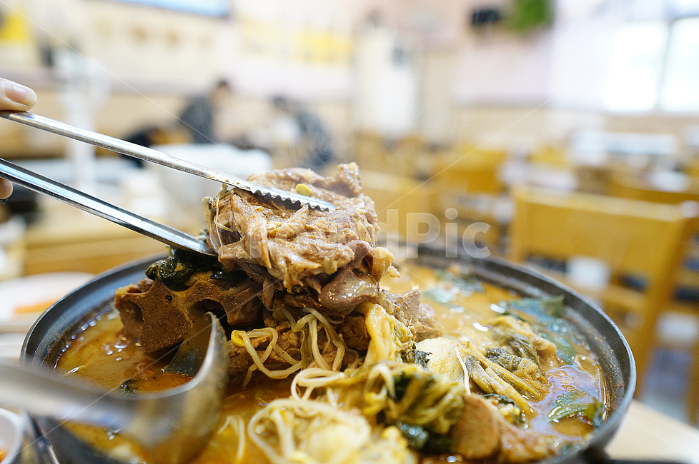감자탕,감자탕전골,점심,저녁,상차림,해장국,dish,요리,meal,식사,food,음식,음식,식재료,요리,food,cook,meal,dishes,food reserves,한식,한국음식,한국요리,korean food,korean dishes,korean meal,korean cook
