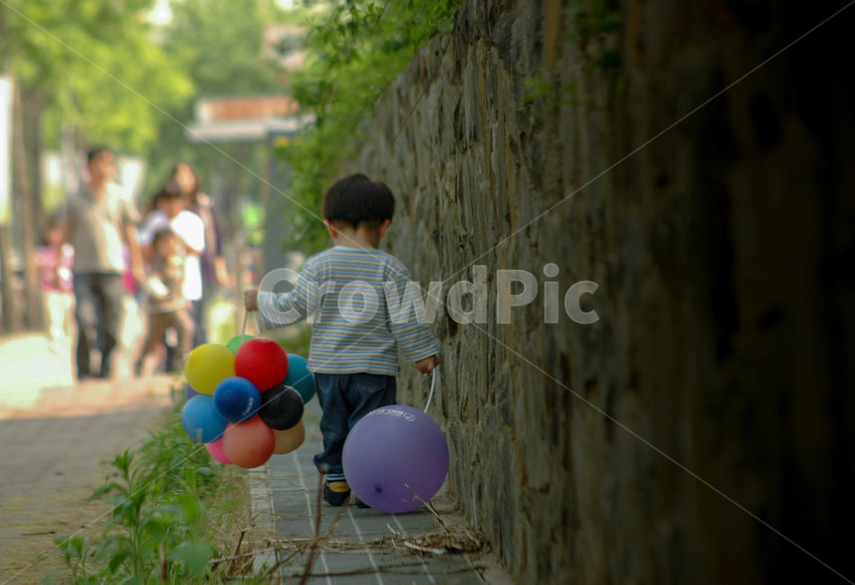 human,인간,ball,풍선,뒷모습,아이,꼬마,어린이날,사람,인물,인간,human,person,어린이,어린아이,child,children,kid