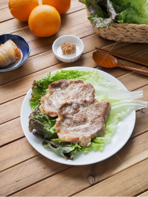 돼지고기,목살,돼지고기목살,고기,돼지구이,구이,음식,한국음식,한국,상추,한식,아시아음식,점심식사,요리,음식,식재료,요리,food,cook,meal,dishes,food reserves,육류,고기,meat