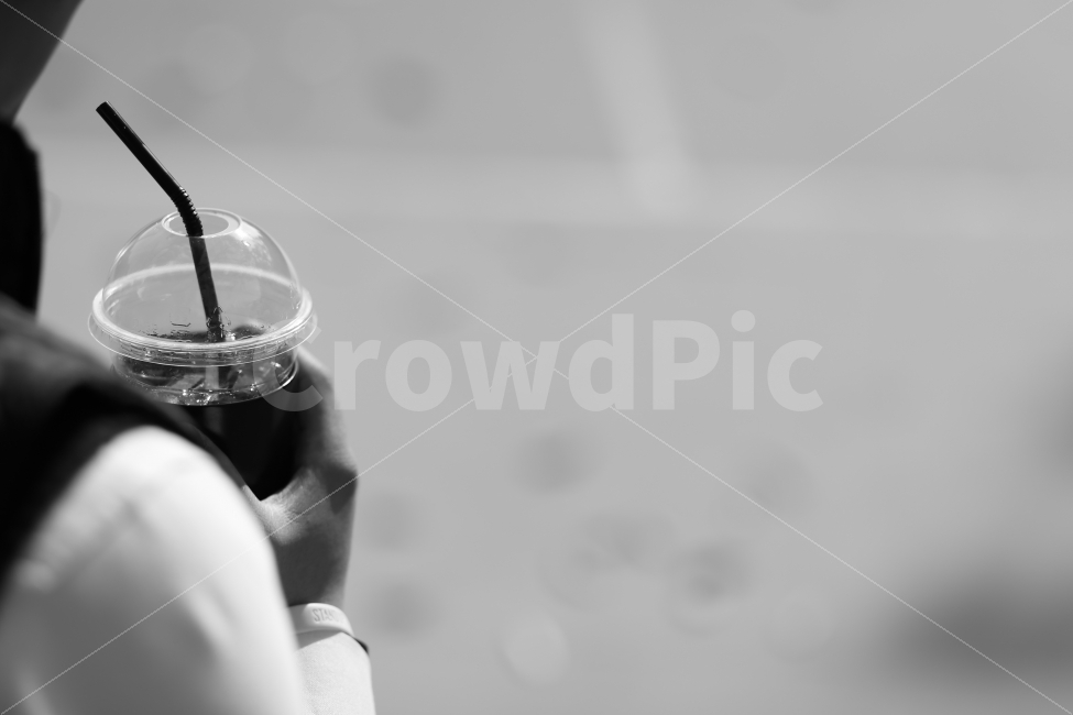 흑백,커피,감성사진,남자,가을,가을남자,아메리카노,coffee,fall,autumn,black,흑백사진,감성,스냅,스냅사진,감성스냅,사람,인물,인간,human,person,신체일부,몸,body,커피,카페,coffee,cafe,흑백,모노톤,monochrome,black and white