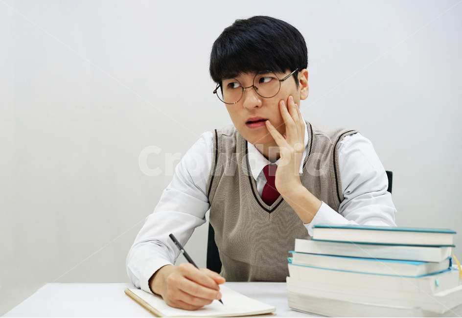 수능,교육,학생,교복,시험,강의,수업,고등학생,고3,남고생,남자고등학생,남고,수능시험,기말고사,중간고사,모의고사,exam,quiz,test,학업,공부,남자,남학생,사람,인물,인간,human,person,얼굴표정,facialexpression,face,남성,man,male,학교,education,learning,study,school,사람,인물,인간,human,person,얼굴표정,facial expression,face,남성,남자,man,male,감정표현,기분,feeling,emotion,교육,학교,공부,education,learning,study,school
