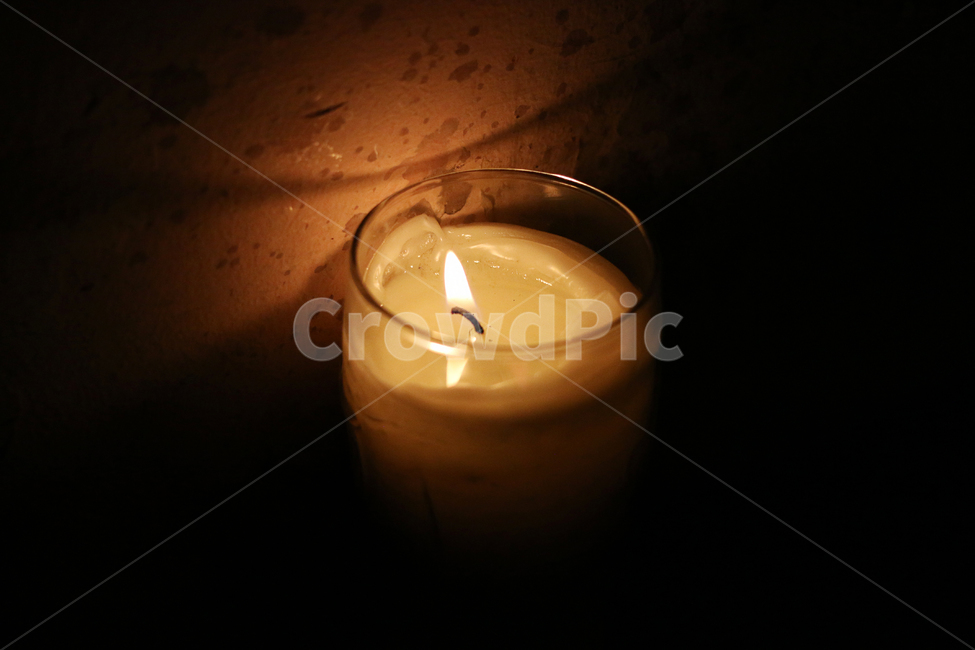양초,캔들,candle,따뜻함,노란빛,소망,어두움,밝음