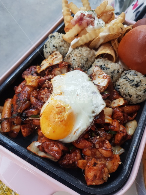닭갈비,닭,계란후라이,음식,세트메뉴
