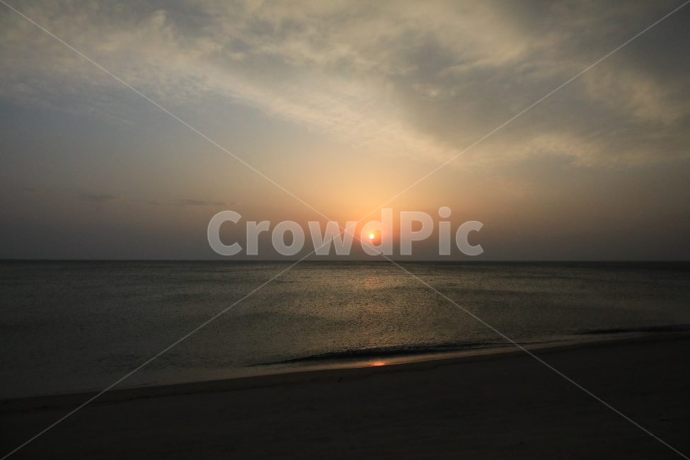 동해안,일출,새벽,바다,하늘,풍경,sea,sky,dawn,sunrise,자연,풍경,nature,landscape,해변,바다,beach,sea,outdoors,옥외,sunset,일몰,dusk,황혼,red sky,붉은 하늘,sunlight,햇빛
