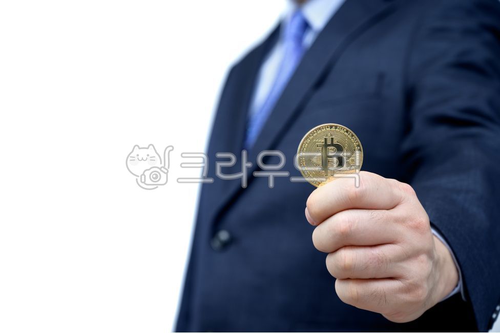 virtual,concept,white background,Asian,virtual currency,fintech,one person,quiche,sales,electronic money,faceless,tie,currency,man,businessman,Business,1 person,business,salaryman,copyspace,Bitcoin,Korean,economy,blank space,Japanese,office worker,cryptoc