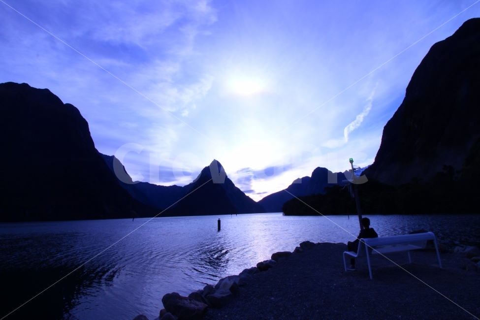 뉴질랜드,호수,산,보라,하늘,자연,풍경,nature,landscape,해외,외국,세계,foreign,oversea,world,세계자연풍경,해외자연풍경,외국자연풍경,world nature landscape,사람,인물,인간,human,person,휴식,힐링,rest,relaxation,healing,outdoors,옥외,bench,벤치,furniture,가구,water,물