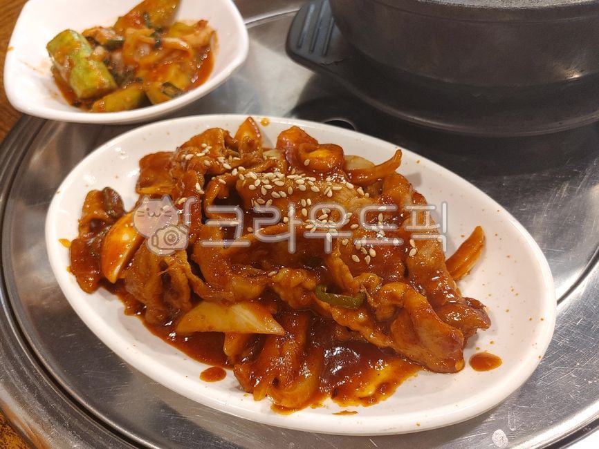 제육볶음,불고기,food,음식,그릇,plate,meal,식사,한식,한국음식,koreanfood