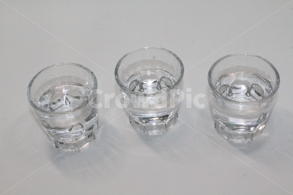 소주,소주잔,술잔,알콜,음주,한잔,소주잔들,투명,투명한잔,투명소주잔,사물,물건,오브젝트,thing,object,matter