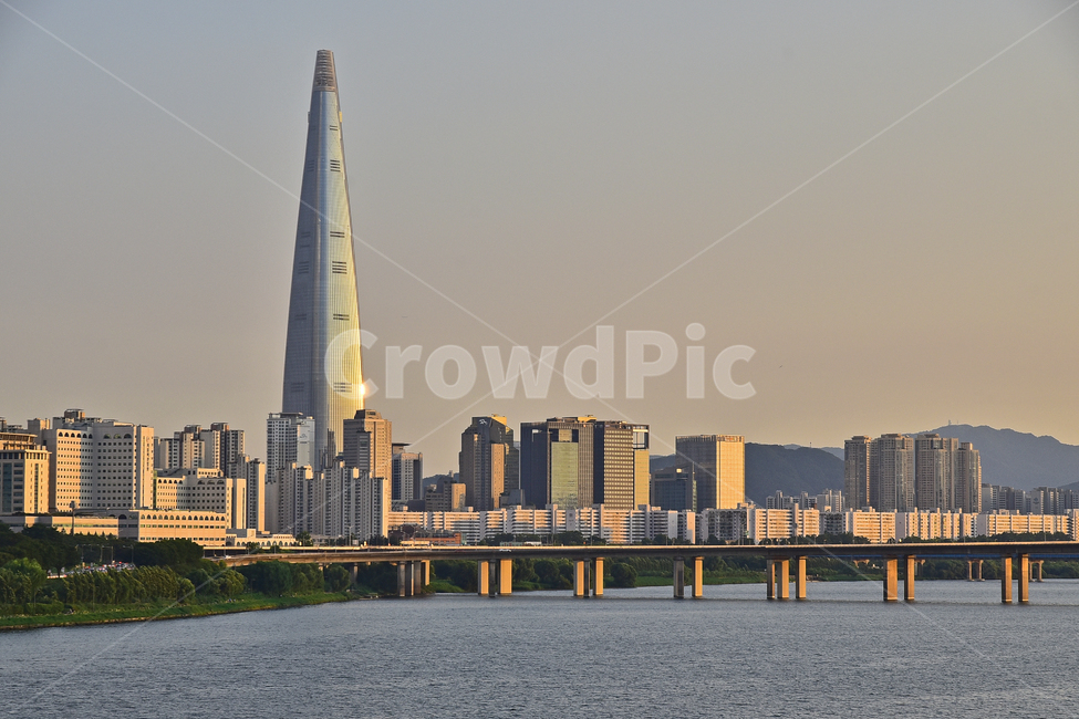 야경,고층빌딩,강물,한강,조명,불빛,light,nightview,landscape,올림픽대교,다리,한강다리,bridge,연결,석양,풍경,해질무렵,sunset,서울,seoul,아파트촌,배경,바탕,백그라운드,background,건물,건축물