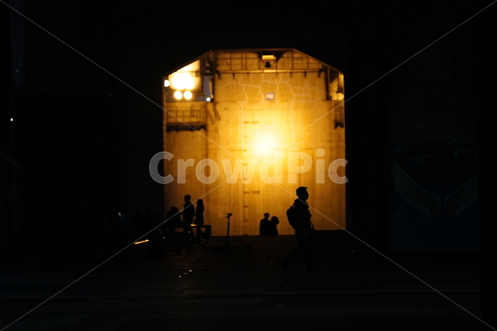 실루엣,터널,빛,light,person,사람,human,인간,인물실루엣,사람실루엣,character silhouette,human silhouette