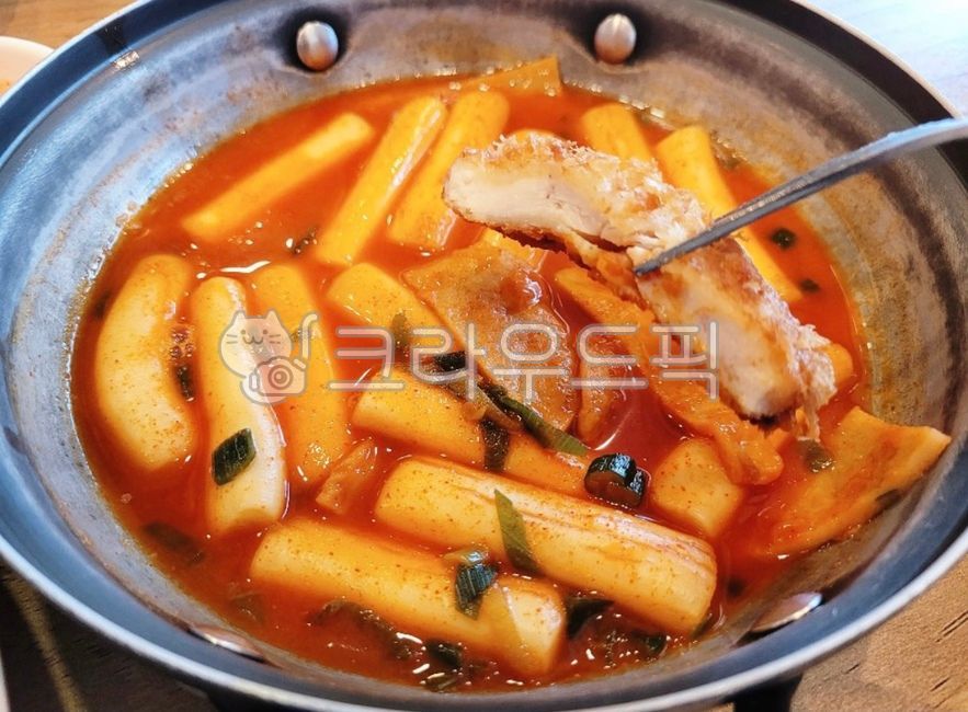 soup,Fish cake,bowl,Pork cutlets,pot,tteokbokki,pork cutlet,cooking,snack bar,cook,nickel silver pot,food,Rice Tteokbokki,meal,Wheat Tteokbokki,fork,fish cake,dish,rice cake,wheat rice cake,Soup Tteokbokki